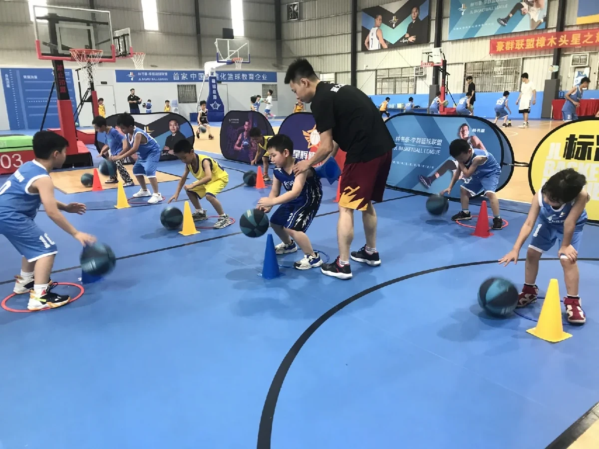 专业篮球教练如何指导不同体型的球员训练